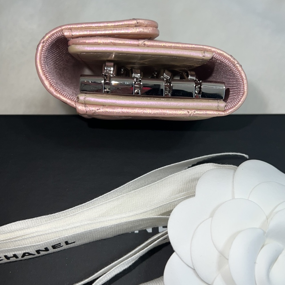 SOLD. 🌸 Chanel Iridescent Pink Key Holder 21K 🌸 - Picture 5 of 16